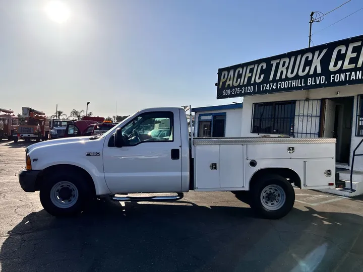 White, 2001 Ford F-250 Super Duty Image 14