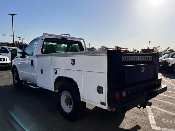 White, 2001 Ford F-250 Super Duty Image 13