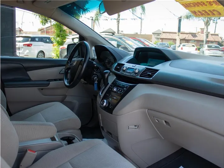 WHITE, 2011 HONDA ODYSSEY Image 12