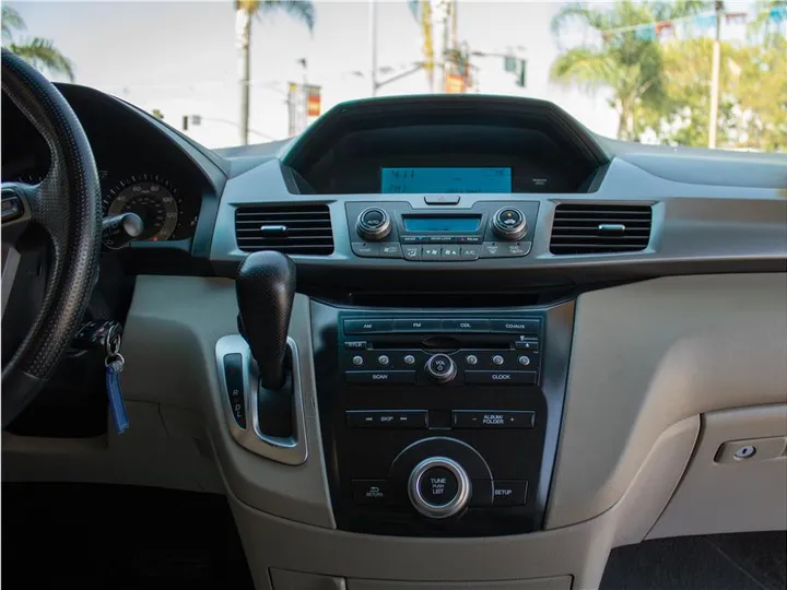 WHITE, 2011 HONDA ODYSSEY Image 16