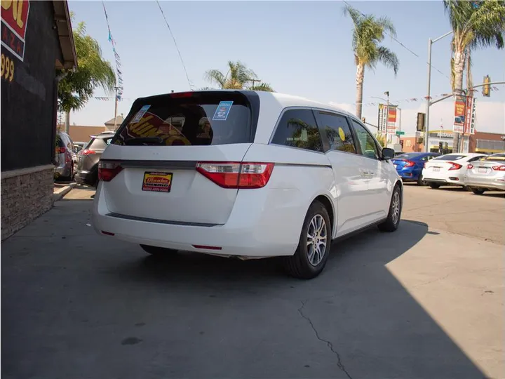 WHITE, 2011 HONDA ODYSSEY Image 3