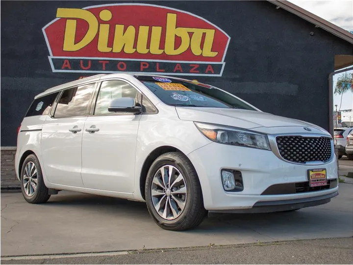 WHITE, 2016 KIA SEDONA Image 5