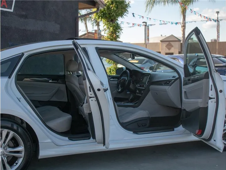 WHITE, 2019 HYUNDAI SONATA Image 6