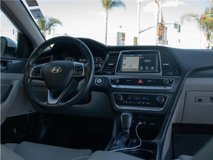 WHITE, 2019 HYUNDAI SONATA Image 11