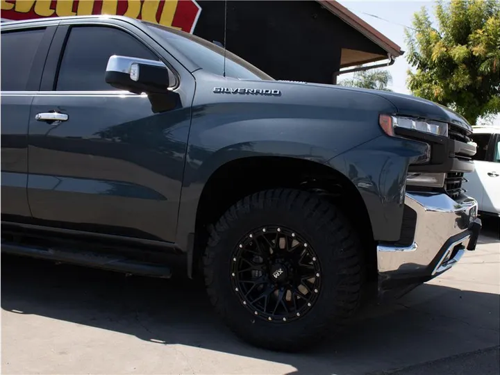 GRAY, 2020 CHEVROLET SILVERADO 1500 CREW CAB Image 3