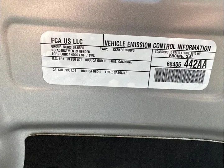 SILVER, 2019 CHRYSLER PACIFICA Image 10