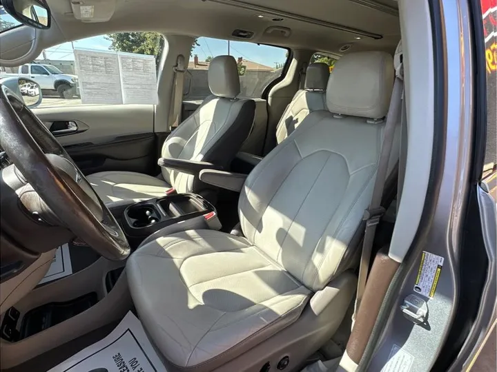 SILVER, 2019 CHRYSLER PACIFICA Image 3