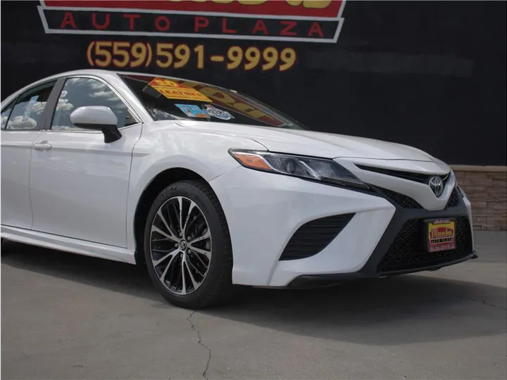 WHITE, 2020 TOYOTA CAMRY Image 7