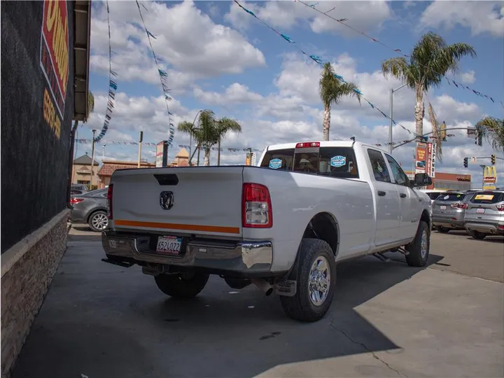 WHITE, 2020 RAM 2500 CREW CAB Image 10