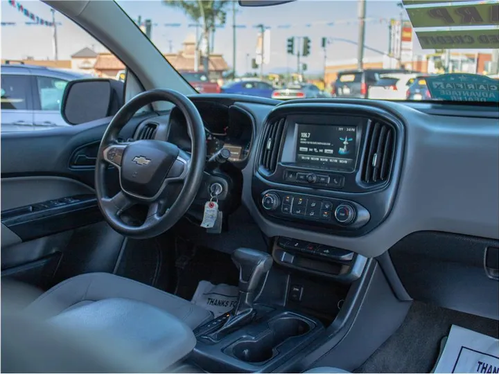 WHITE, 2018 CHEVROLET COLORADO CREW CAB Image 2