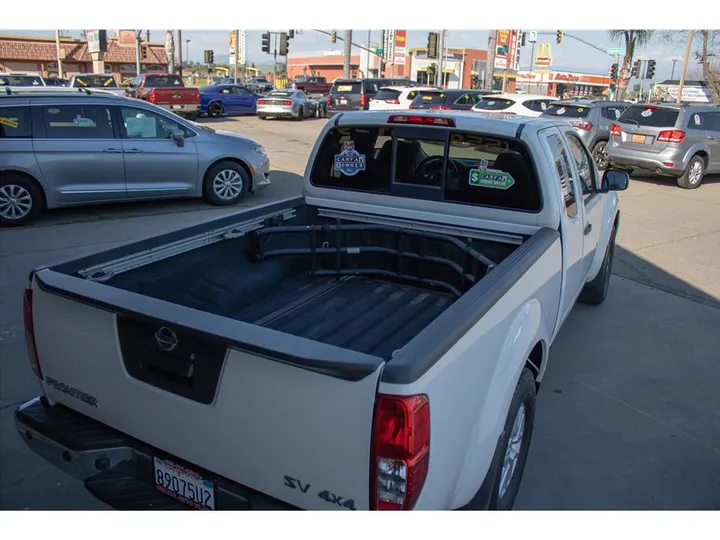 WHITE, 2019 NISSAN FRONTIER KING CAB Image 11