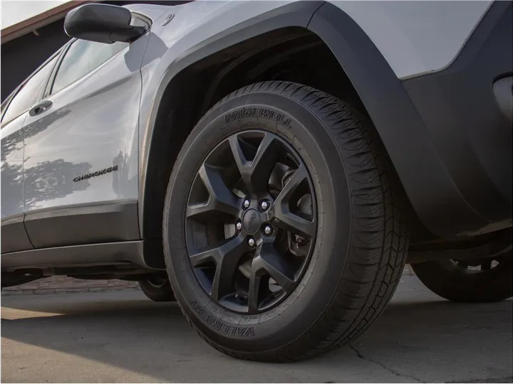 WHITE, 2017 JEEP CHEROKEE Image 7