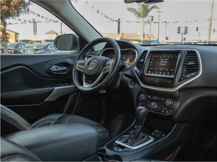 WHITE, 2017 JEEP CHEROKEE Image 2