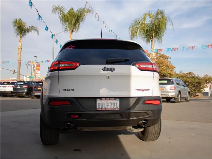 WHITE, 2017 JEEP CHEROKEE Image 10