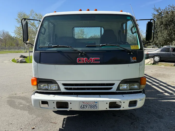BLACK, 2001 GMC W3500 FLAT BED TRUCK Image 2