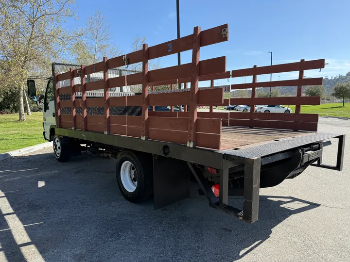 BLACK, 2001 GMC W3500 FLAT BED TRUCK Image 6