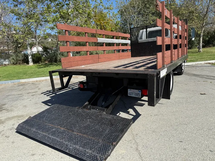 BLACK, 2001 GMC W3500 FLAT BED TRUCK Image 8