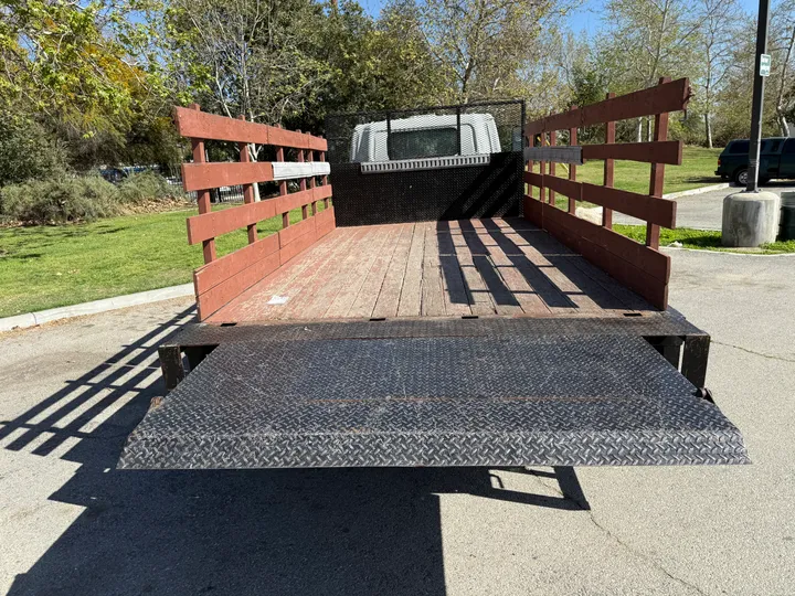 BLACK, 2001 GMC W3500 FLAT BED TRUCK Image 11