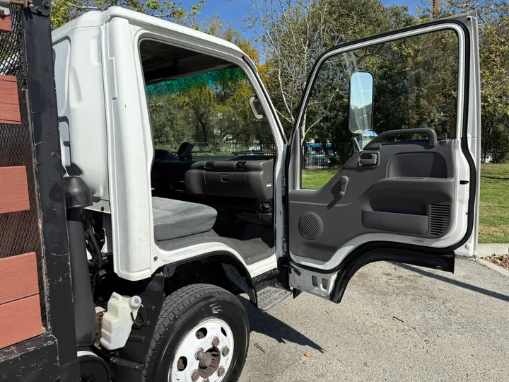 BLACK, 2001 GMC W3500 FLAT BED TRUCK Image 16