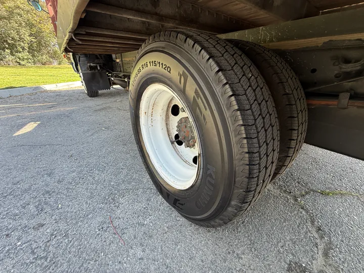 BLACK, 2001 GMC W3500 FLAT BED TRUCK Image 24