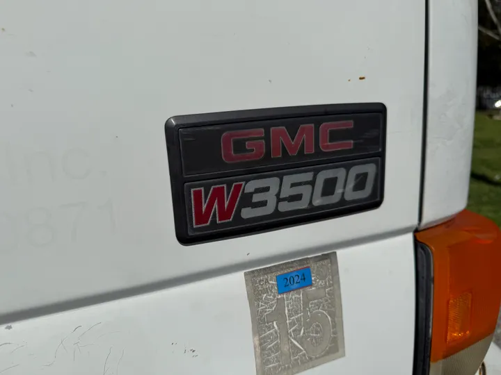 BLACK, 2001 GMC W3500 FLAT BED TRUCK Image 27