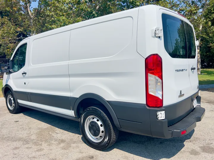 WHITE, 2016 FORD TRANSIT 150 VAN Image 25