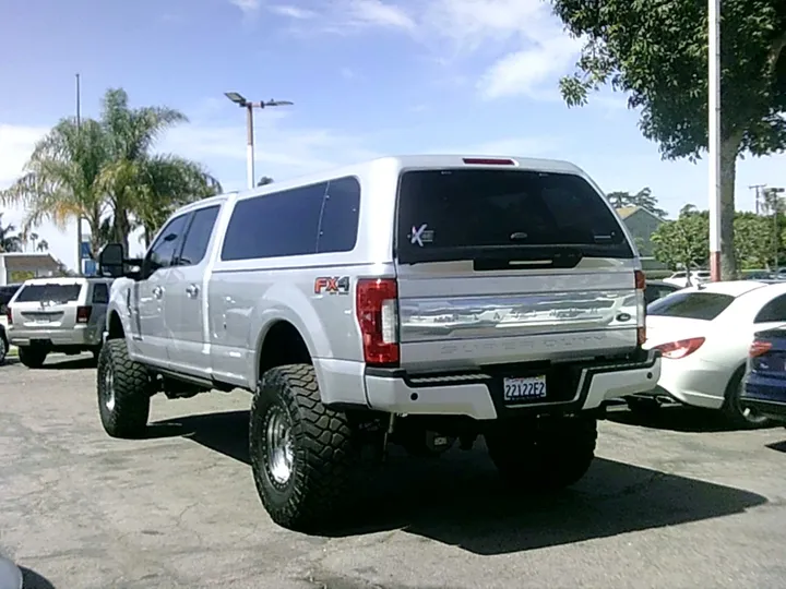 2017 FORD F250 SUPER DUTY CREW CAB Image 4