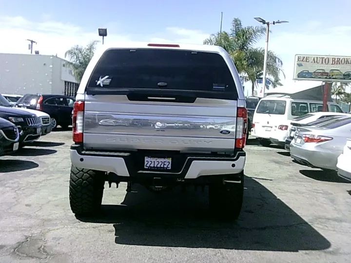 2017 FORD F250 SUPER DUTY CREW CAB Image 5