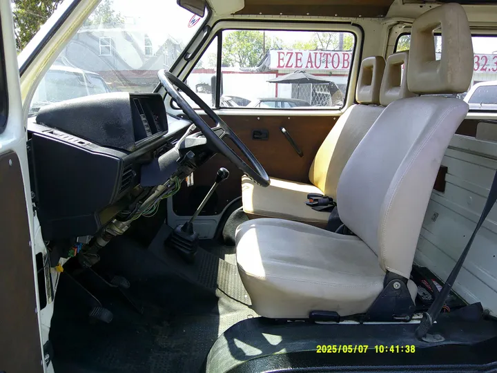 YELLOW, 1989 VOLKSWAGEN SYNCHRO WESTFALIA 4X4 Image 9