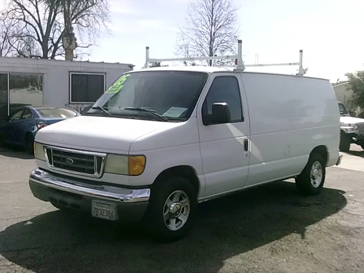 WHITE, 2005 FORD E150 SUPER DUTY CARGO Image 3