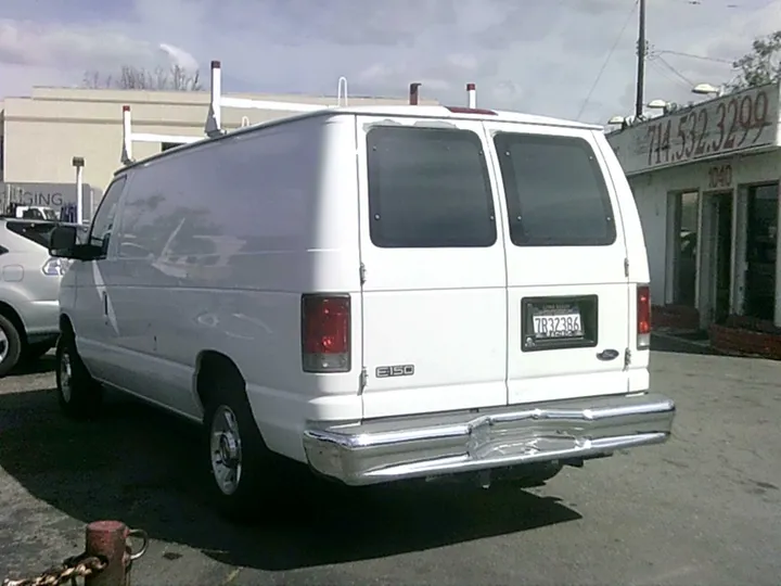 WHITE, 2005 FORD E150 SUPER DUTY CARGO Image 5