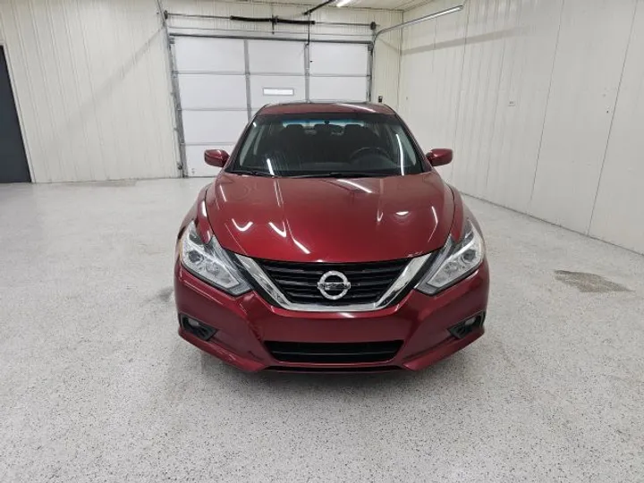 RED, 2016 NISSAN ALTIMA Image 2