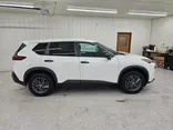 WHITE, 2021 NISSAN ROGUE Thumnail Image 4