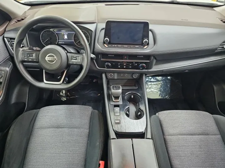 WHITE, 2021 NISSAN ROGUE Image 9