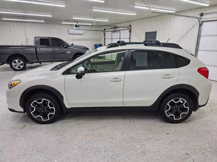 WHITE, 2015 SUBARU XV CROSSTREK Image 8