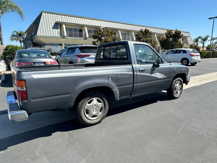 GRAY, 1993 TOYOTA REGULAR CAB Image 2