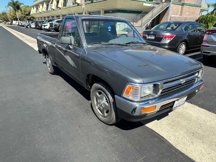 GRAY, 1993 TOYOTA REGULAR CAB Image 4