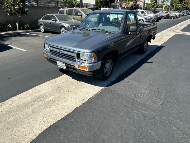 GRAY, 1993 TOYOTA REGULAR CAB Image 5