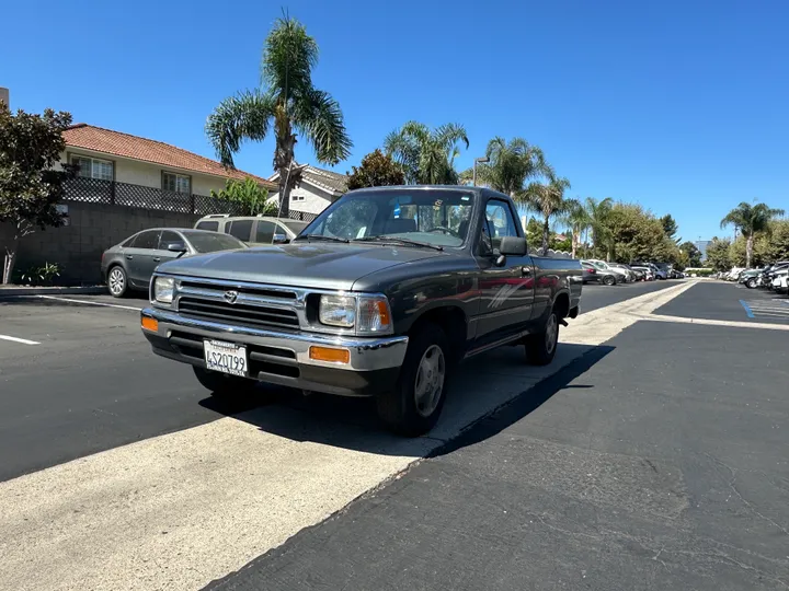 GRAY, 1993 TOYOTA REGULAR CAB Image 6