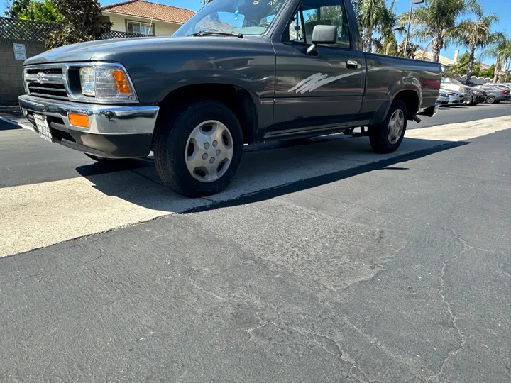 GRAY, 1993 TOYOTA REGULAR CAB Image 7