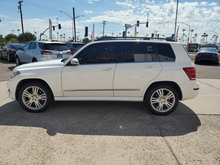 WHITE, 2014 MERCEDES-BENZ GLK-CLASS Image 2