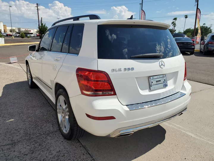 WHITE, 2014 MERCEDES-BENZ GLK-CLASS Image 3