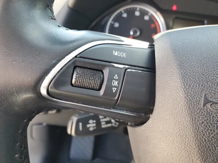 BLACK, 2016 AUDI Q5 Image 27