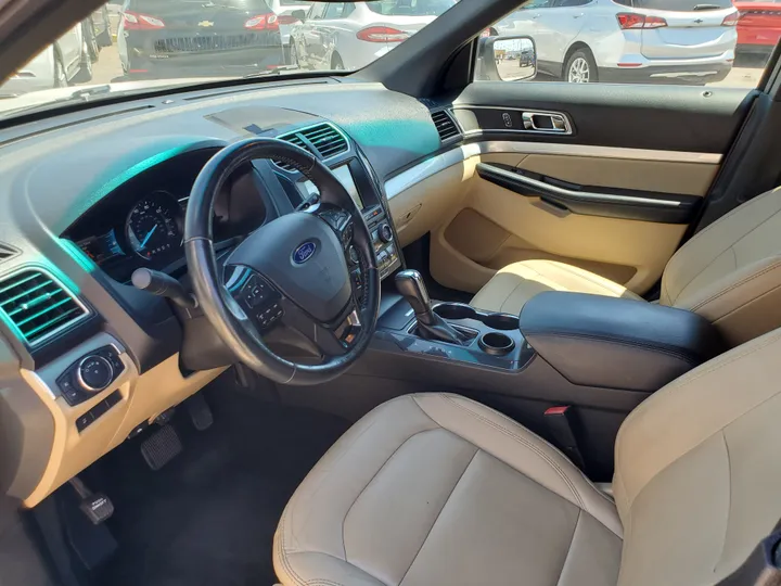 WHITE, 2017 FORD EXPLORER Image 22