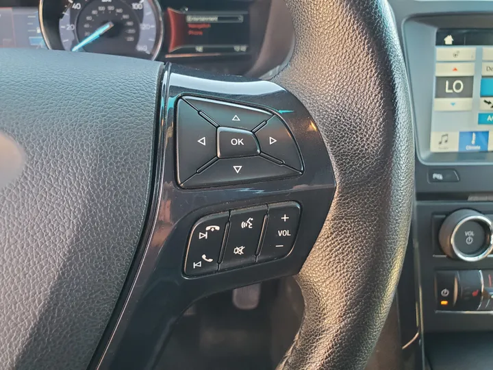WHITE, 2017 FORD EXPLORER Image 25