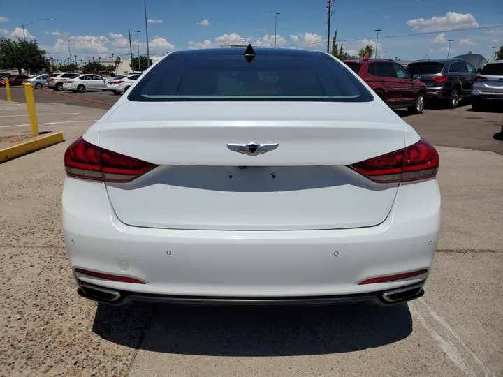 WHITE, 2015 HYUNDAI GENESIS Image 4