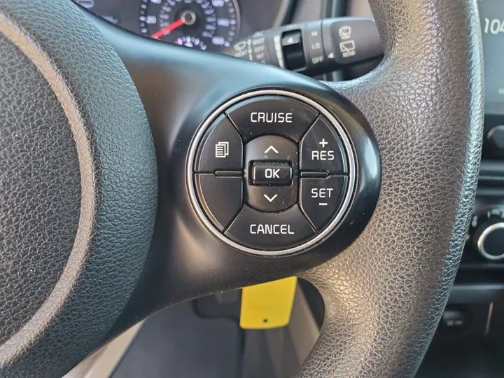 WHITE, 2020 KIA SOUL Image 22