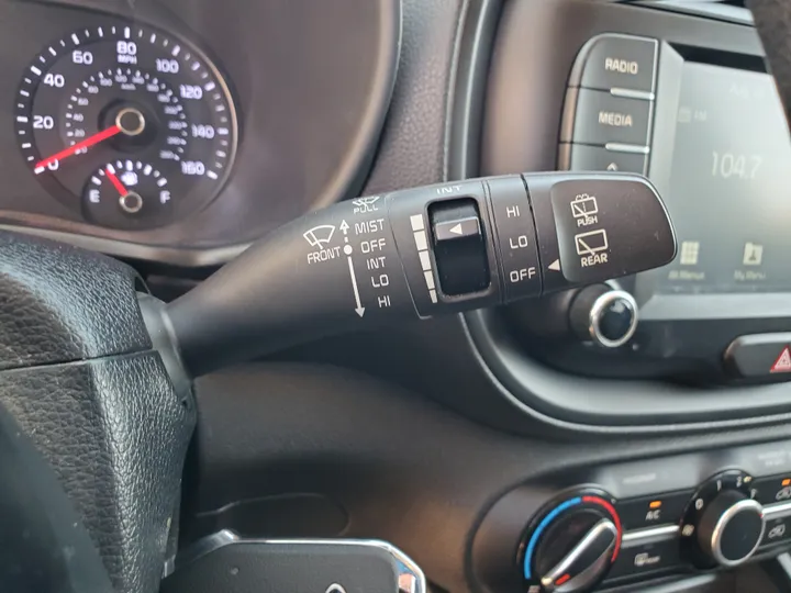 WHITE, 2020 KIA SOUL Image 24