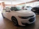 White, 2020 Chevrolet Malibu Thumnail Image 3