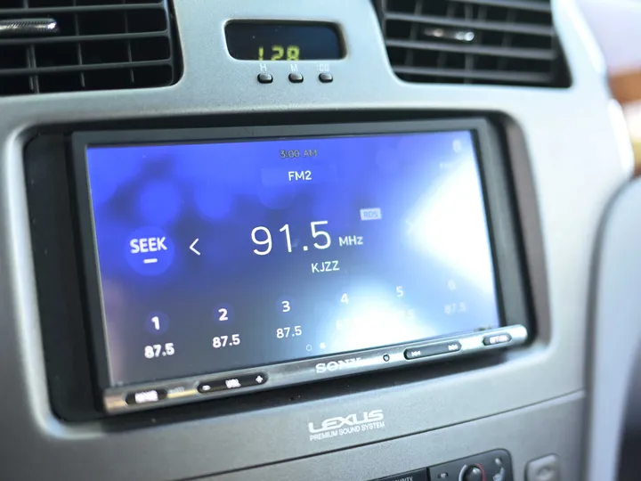 SILVER, 2005 LEXUS ES Image 16